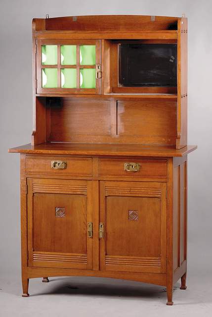 Aufsatzschrank, deutsch, um 1904/06, Korpus HH, Front u. Seiten auf Rahmen gearbeitet, 2 integr. Schubladen, Beschl. u. Schloss a.d. Zeit, Eiche ...