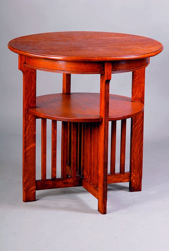 Beistelltisch, deutsch, Darmstadt, um 1906-07, Eiche, kannellierte Beine, unter der Ablage versprosst, H. ca. 71 cm, D. ca. 68 cm
