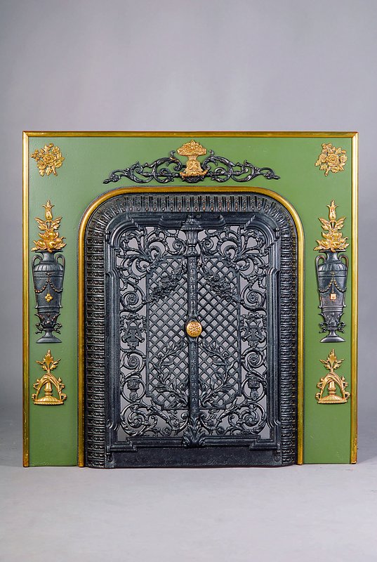 Kaminverkleidung, deutsch, um 1900, Eisenguß, mit reicher Durchbrucharbeit, restauriert, ca. 86x84x9 cm