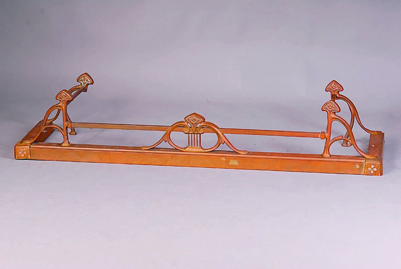 Kaminvorsatz, Jugendstil, um 1900, Messing, schöne stiltyp. florale Ornamentik, leicht in blanken Zustand mittels Putzwolle zu versetzten, ca. ...