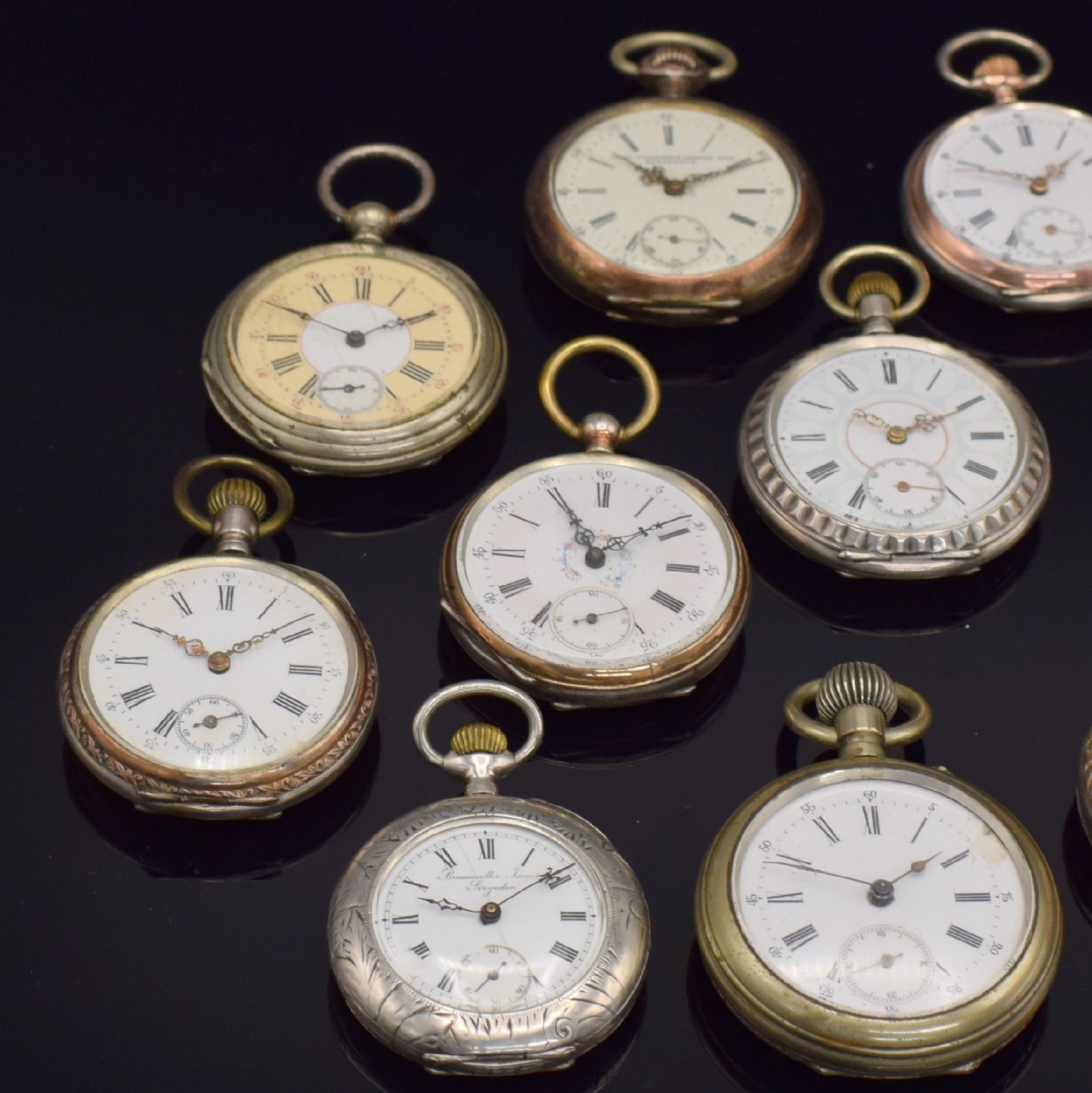 Detail a: Konvolut: 10 Taschenuhren, Schweiz um 1870- 1890, alle Zylinderwerke m. Emailblätter (z. T. beschäd.), meist Silbergeh., teils nicht ge-fähig, zum ...