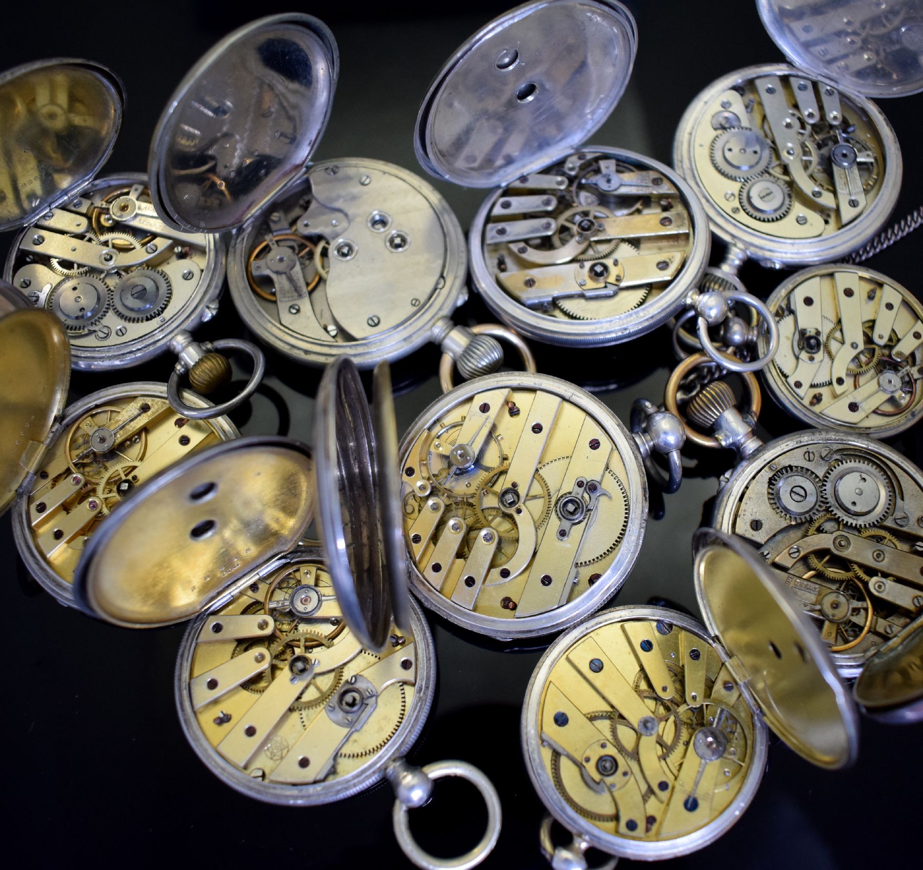 Detail l: Konvolut: 10 Taschenuhren, Schweiz um 1870 - 1890, Silber- & Metallgehäuse, Emailblätter (riss.), versch. Designs, Zylinder- & Ankerwerke, meist ...