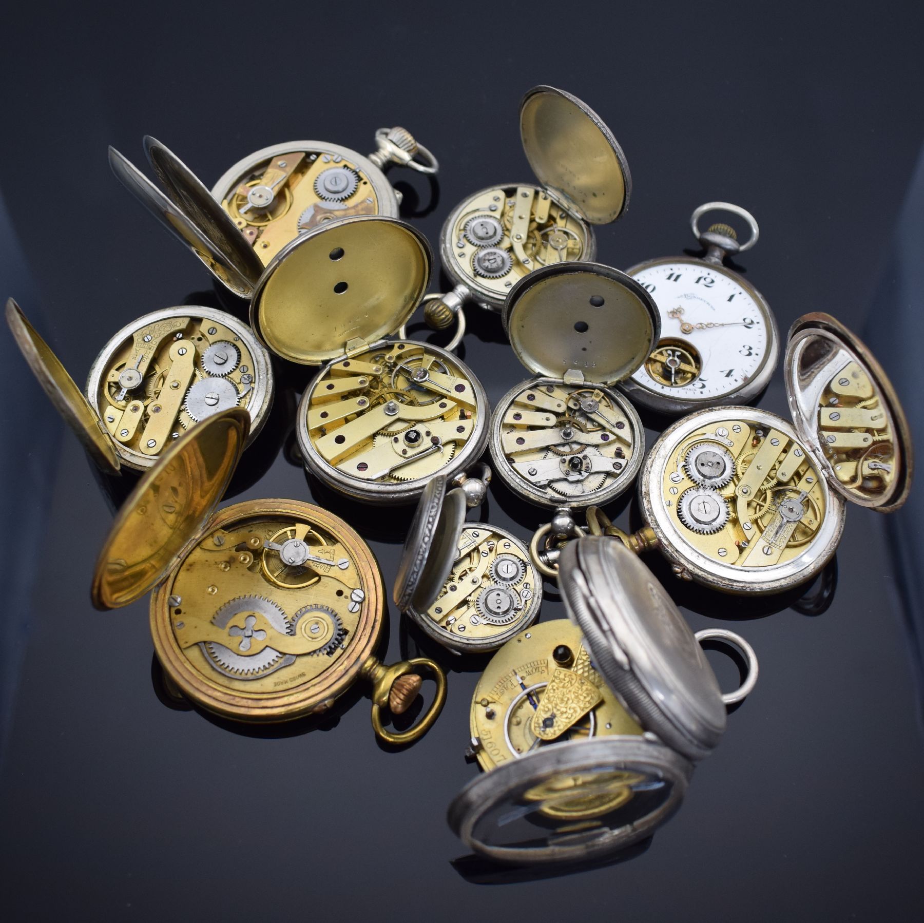 Detail b: Konvolut: 10 Taschenuhren, Schweiz/England um 1870 - 1890, Silber- & Metallgehäuse, Email- (riss.) & Metallblätter, Anker- & Zylinder- werke, ...