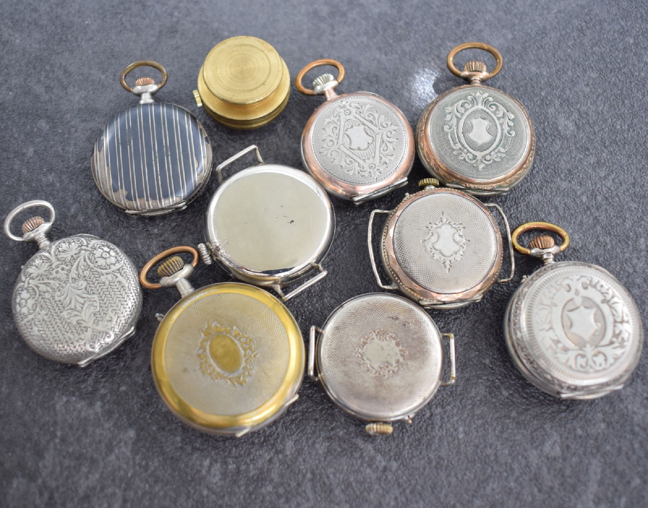 Detail b: Konvolut: 10 Taschen- & Armbanduhren, Schweiz/Deutschland um 1890 - 1970, Silber & Metallgehäuse, Damenausführung, Metall- & Emailzifferblätter ...