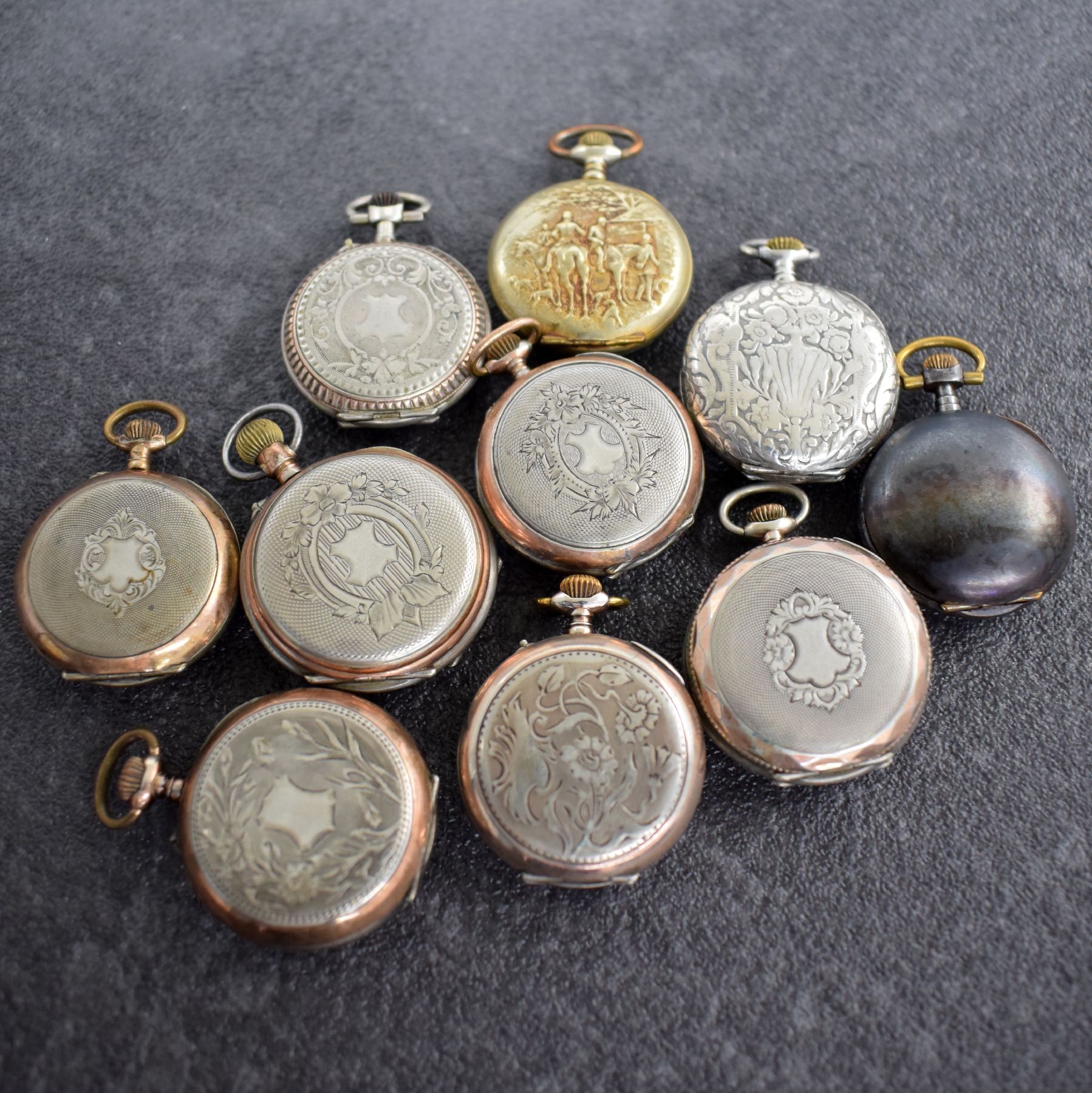 Detail c: Konvolut: 10 Taschenuhren, Schweiz um 1890, Damenausführung, Silber- & Metallgeh., Email- blätter (riss.), meist Zylinderhemmung, haupt-sächl. ...
