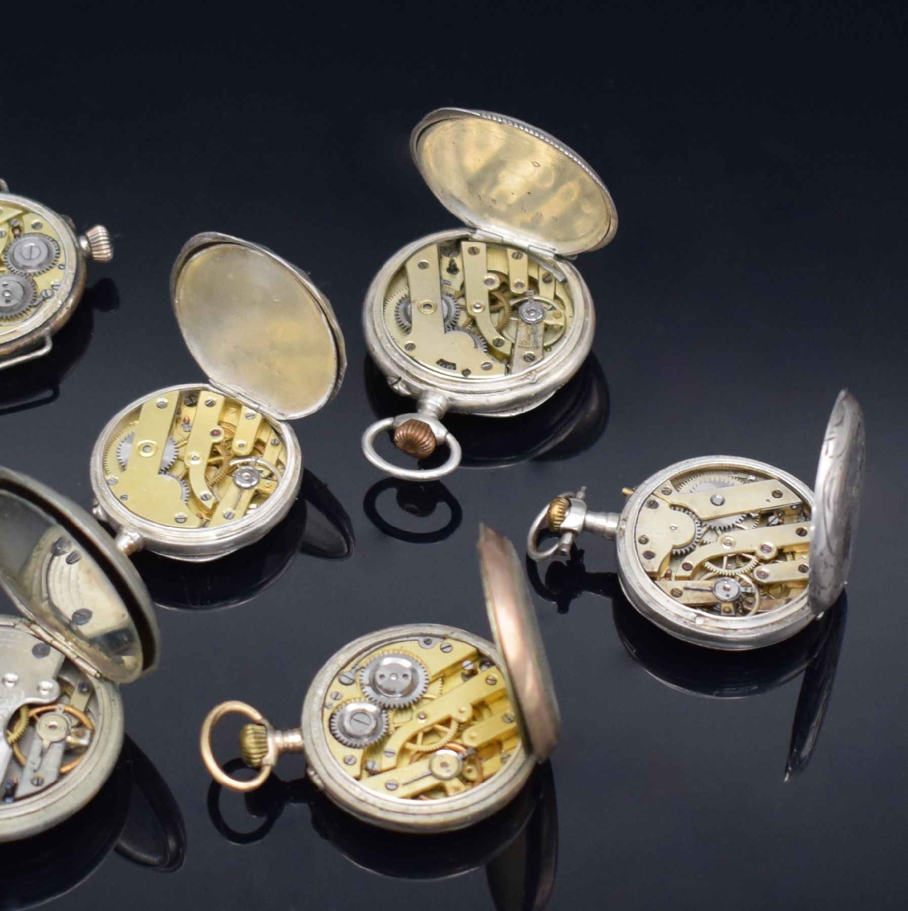 Detail f: Konvolut: 10 Damentaschenuhren, Schweiz um 1890, alle Zylinderwerke, meist Silbergehäuse, Emailblätter (riss.), 2x zur Armbanduhr um- gebaut, meist ...