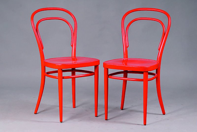 7 Thonetstühle, 70er Jahre, Thonet 77, Bugholz rot gefärbt, l. Gebr.-Sp., ca. 86x42x44 Sh 47 cm