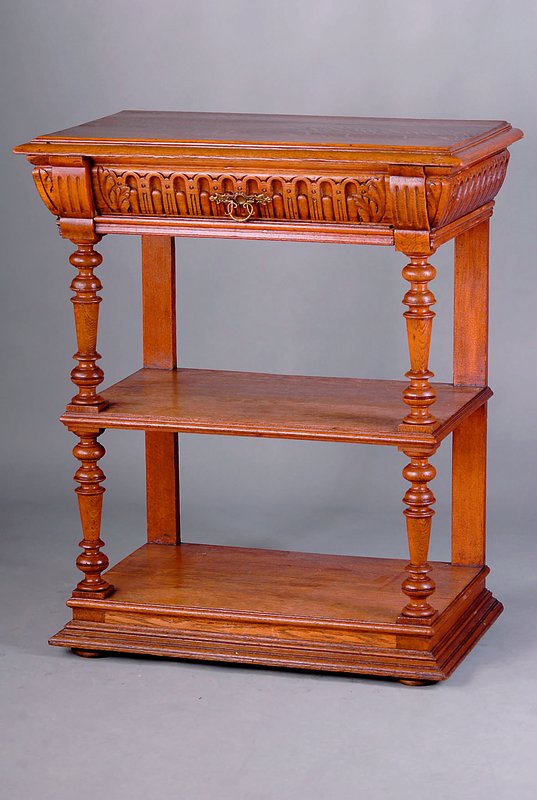 Etagere, Frankreich, um 1900, Korpus HH/Eiche massiv bzw. Furnier, 2 Etageren, 1 integr. Schublade, Oberteil leicht geschweift, Schnitzereien a.d. ...