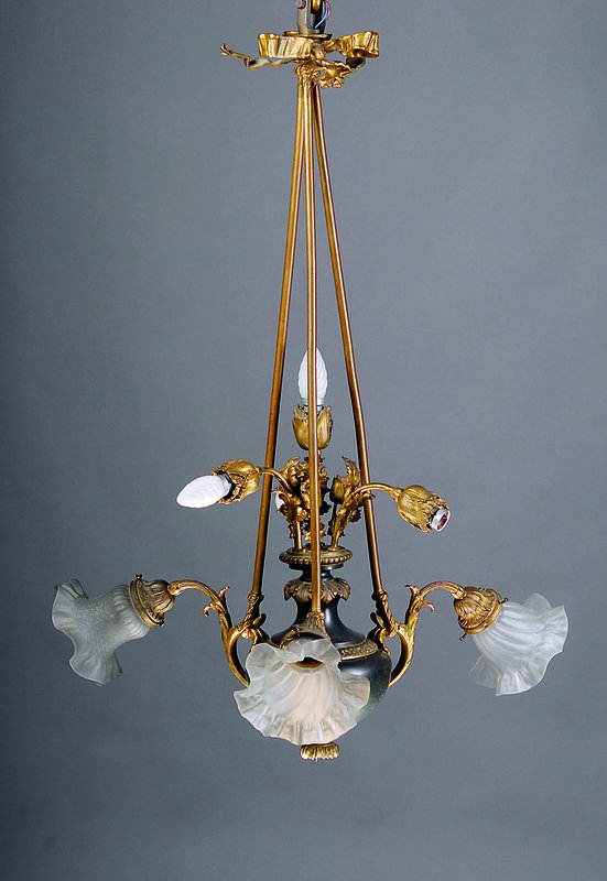 Deckenlampe, England, um 1900, Empirestil, grün patiniert, florale Fassung, 7 Brennstellen, Glasschirme in floralem Dekor, Elektr.nicht gepr., ...