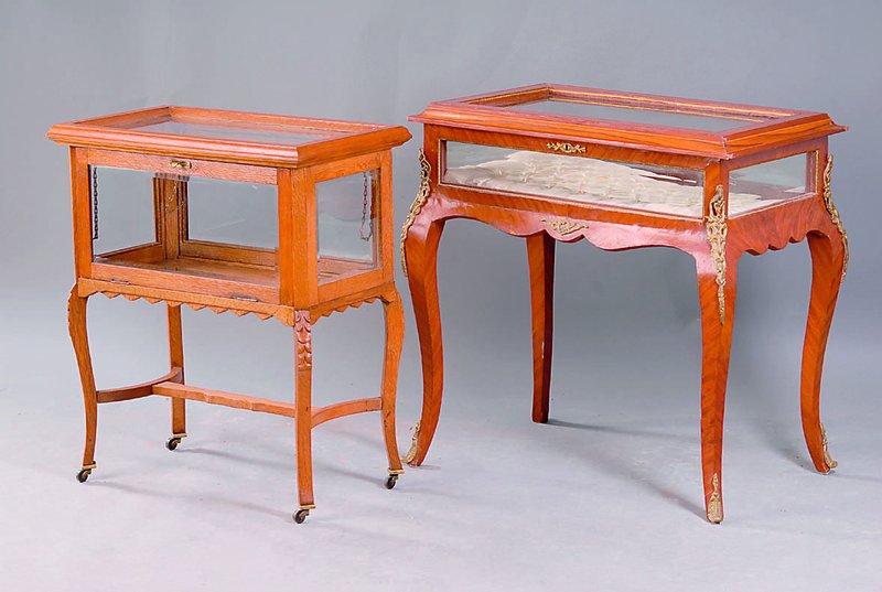 Teetisch, deutsch, um 1920, Gestell Eiche massiv, a. Rahmen gearb., facett. Glas, 2-seitig zu öffnen, Vitrinenteil für Teegeschirr, orig. Rollen, ...