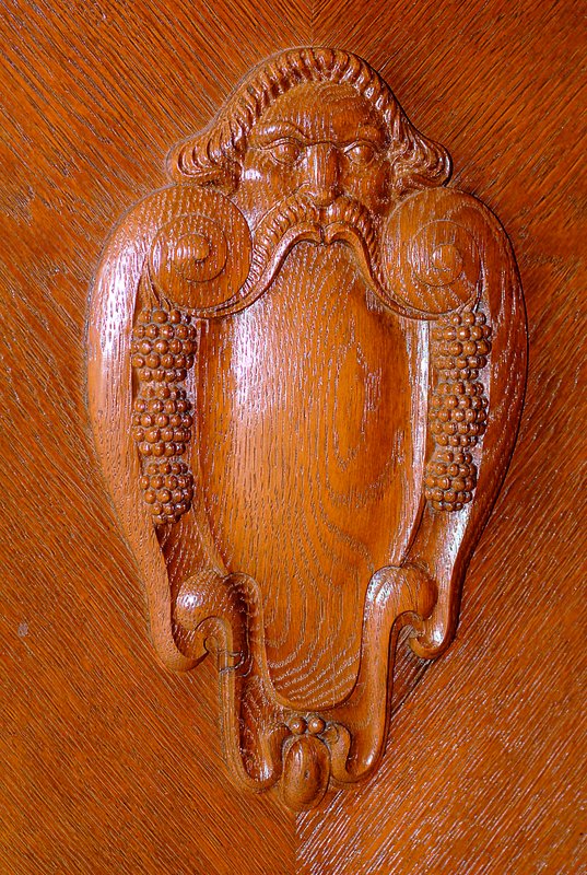 Detail a: Schweres Aufsatzmöbel, deutsch, um 1910, kompl. auf Rahmen gearb., WH/Eiche massiv bzw. Furnier, Unterteil m. Einfluss v. Bruno Paul, gebaucht, 4 ...