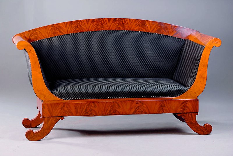 2-Sitzersofa, süddt., um 1840/50, Korpus WH, Eiche massiv, Wurzelnuß/Pyramidenmahagon ifurnier z.T. gesp. verlegt, Füllhörner abstrakt, ...