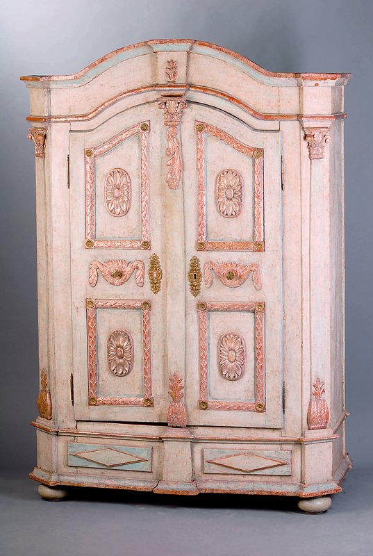 Spaltschrank, wohl Bodensee, um 1820/30, WH/HH, im 20. Jhd. beigefarben u. gold gefasst, aufges. Rosettenschnitzereien a.d. Vollholz, Ecken ...