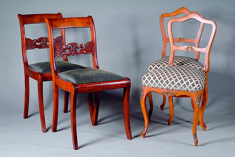 2 Salonstühle, Frankreich, um 1900, im Barockstil, Nußbaum massiv/Furnier, Bronzeappliken, Polsterung u. Bezüge erneuert,z.T. besch., Nagelverz., ...