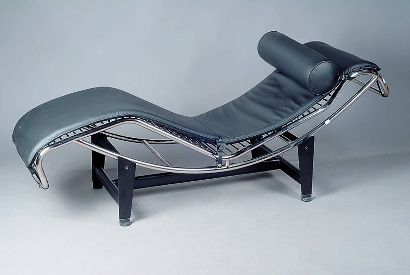 LC4-Liege, Chaise Longue/Lounge-Chair, nach Vorbild des Le Corbusier-Entwurfes von 1929, neuere Ausführung, min. Gebr.-Sp., ca. 63x54x180 cm
