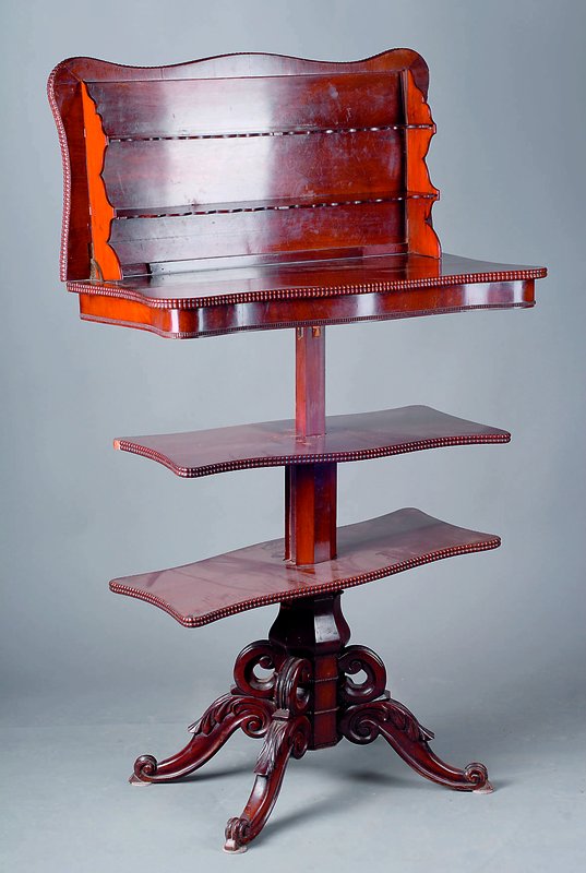 Stehpult/Etagerentisch, Holland, um 1860, Mahagoni, z.T. massiv, z.T. furniert, leichte Altersschäden, ca. 137x80x41 cm