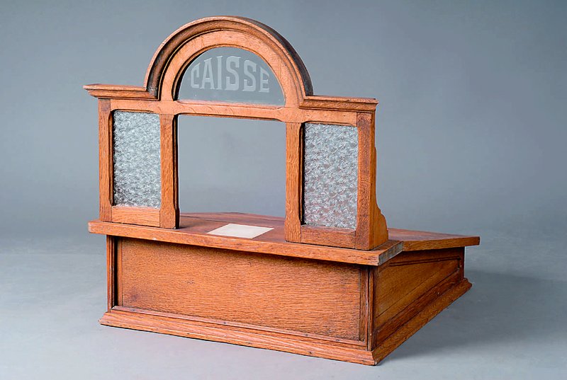 Kassen-Pult, Frankreich, um 1910-20, Eiche massiv mit floral reliefierten Glaseinsätzen, geätzter Schriftzug "Caisse", Marmoreinlage, ca ...