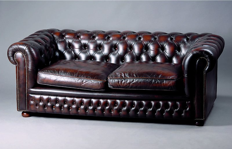 Chesterfieldsofa, 2-Sitzer, England, um 1960, Rücken geheftet u. genoppt, braunes Leder, zeitlos elegant, Gebr.-Sp., Nagelverz., ca. 69x184x88 cm, ...
