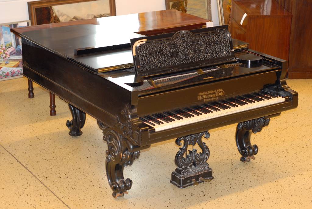Konzertflügel, Grotrian, Helfferich, Schulz Th. Steinweg Nachf. Nr. 4878, um 1890, Metallrahmen, alte Bespannung, Filzbelag z.T. erneuert, Rahmen ...