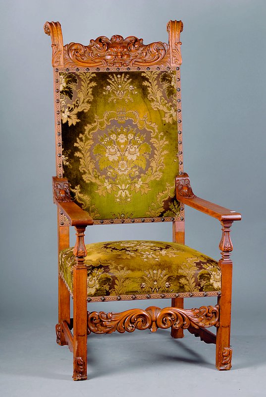 Armlehnstuhl, deutsch, um 1880-90, Eiche reich geschnitzt mit Rocaillen und Maskeron, Polsterung und Bezug erneuert, wuchtig, repräsentativ, ...