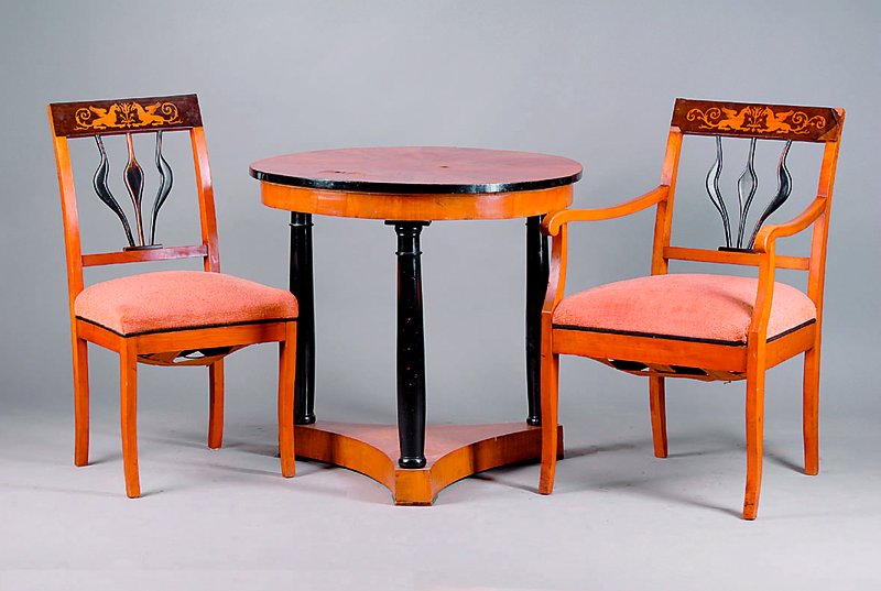 Salon-Sitzgruppe, deutsch, Raum Dresden, um 1870-1890, nach Vorbild um 1810, Kirschbaum massiv und furniert mit Schablonenmalerei auf den Lehnen, ...