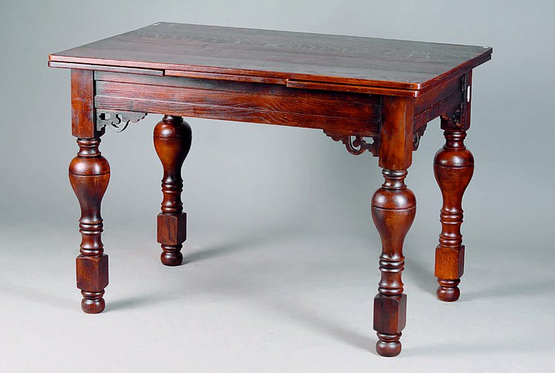 Ausziehtisch, Flandern, um 1900, Eiche massiv, Balusterbeine, Zarge m. Eckzwickeln inDurchbrucharbeit, ausziehbar, dunkel gebeizt, sehr stabil, ...