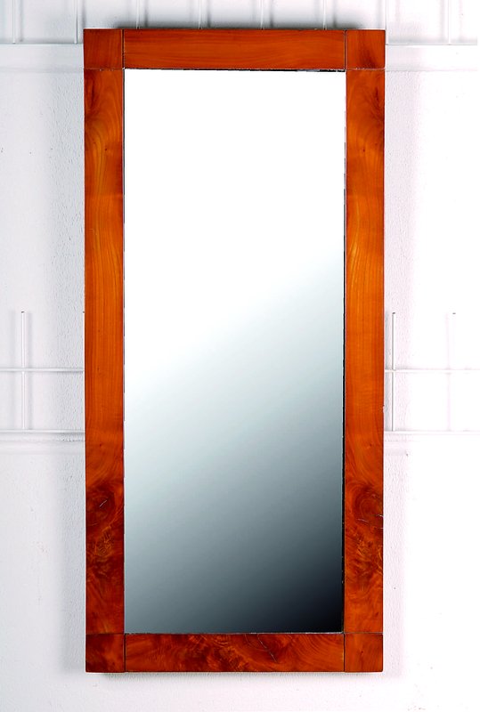 Spiegel, deutsch, um 1830-40, Biedermeier, Nußbaumrahmen, Glaseinsatz erneuert, ca.102x48cm