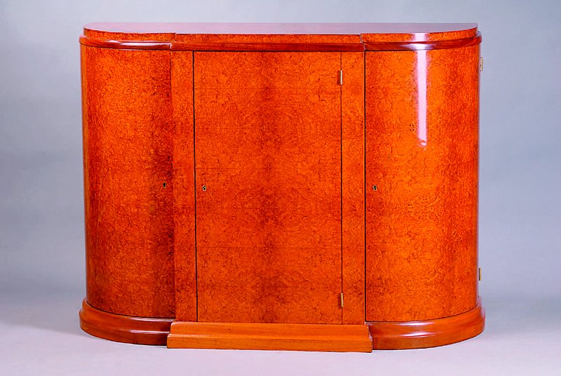 Anrichte, Frankreich, 30er J., Art-Deco, feines Wurzelnußfurnier gesp.verlegt, Seiten gebogt, 100x128x46cm, Gebr.spuren