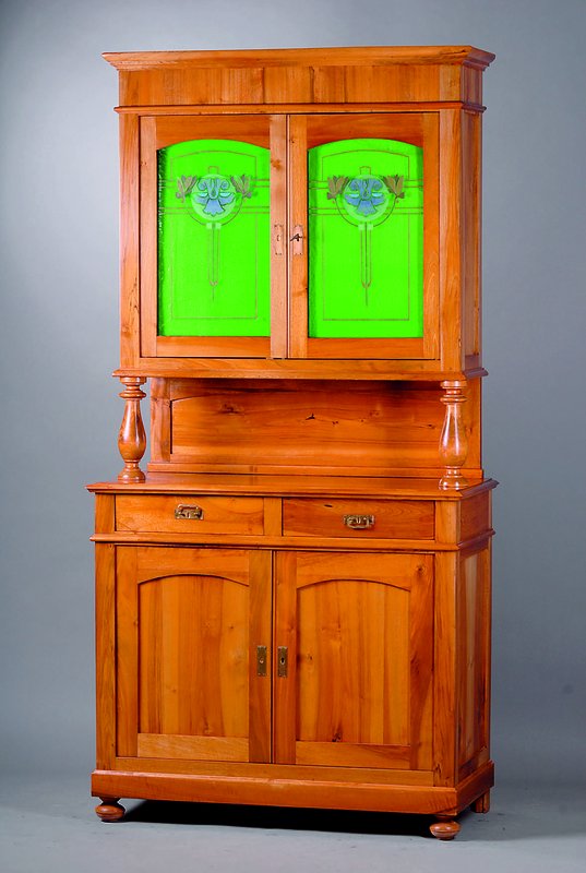 Aufsatzschrank, süddeutsch, um 1905/10, verschiedene Obsthölzer, Kirsch/Birne, Oberteil 2-türig, bunte Emailmalerei auf grünem Glas geschnitten ...