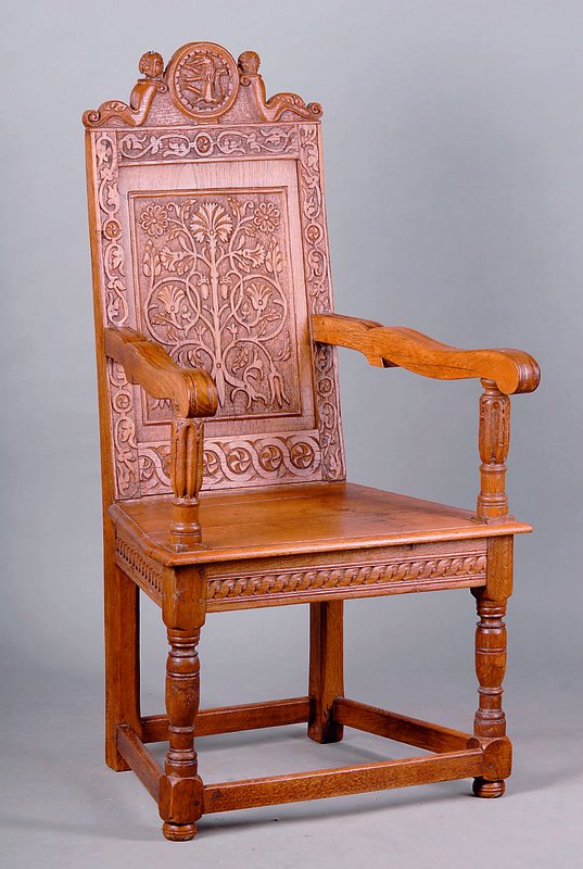 Armlehn-Prunkstuhl, wohl Mosel, um 1700-1720 , Eiche massiv, komplett auf Rahmen gearbeitet, Front in Balusterform, Säulen z.T.gerieft, ...