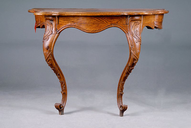 Konsole, Würzburg/Augsburg, um 1740, Eiche, allseitig geschweift, Schnitzereien a.d. Vollholz in Form v. Rocaillen u. Blüten, Platte erneuert, ca. ...