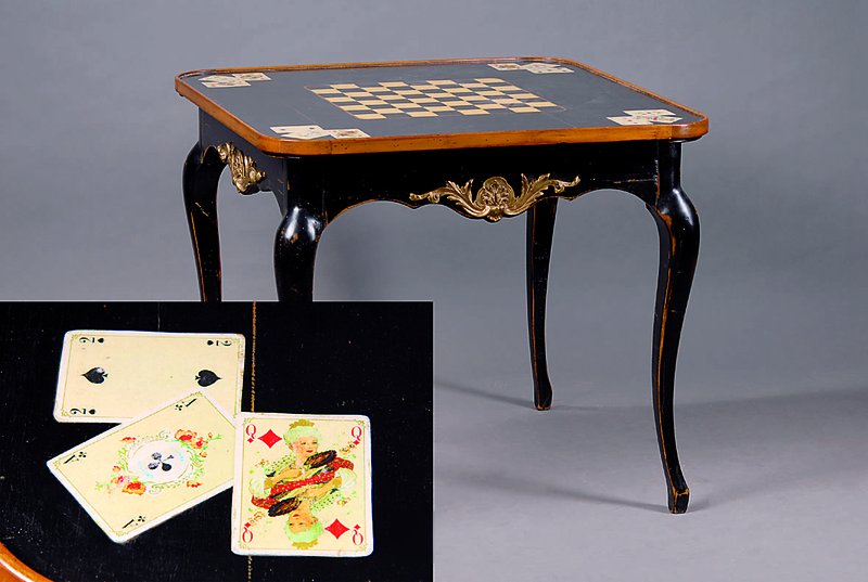Spieltisch, wohl Frankreich, um 1880/90, Obsthölzer, schwarz gelackt, geschweifte Beine, Zarge geschweift m. floralen Bronzeappliken, Platte mittig ...