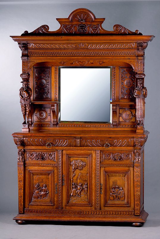 Aufsatzbuffet, Flandern, um 1880, Eiche massiv, Unterteil 3-türig, 4-schübig, reiche Schnitzereien in Form v. Blättern Blüten u. ...