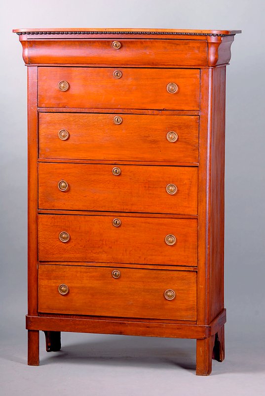 Herrenkommode, Frankreich, um 1850, Nußbaum, 5-schübig, Ecken abgerundet, st. Gebr.-Sp., ein Fuß besch., ca. 164x105x42 cm