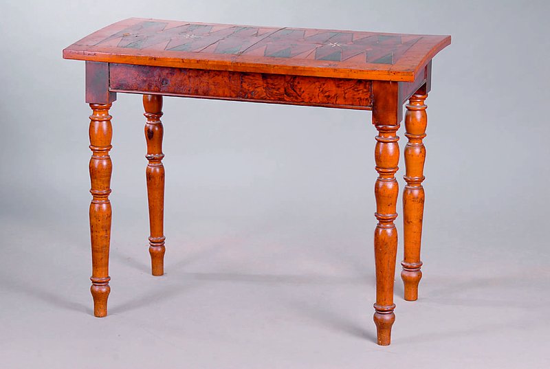 Spieltisch, deutsch, um 1780/90, Backgammon, Nußbaum massiv, Intarsien: Wurzelnußfurnier, Ahorn u. Rosenholz, Ebenholz u. Elfenbeinintarsien, alt ...