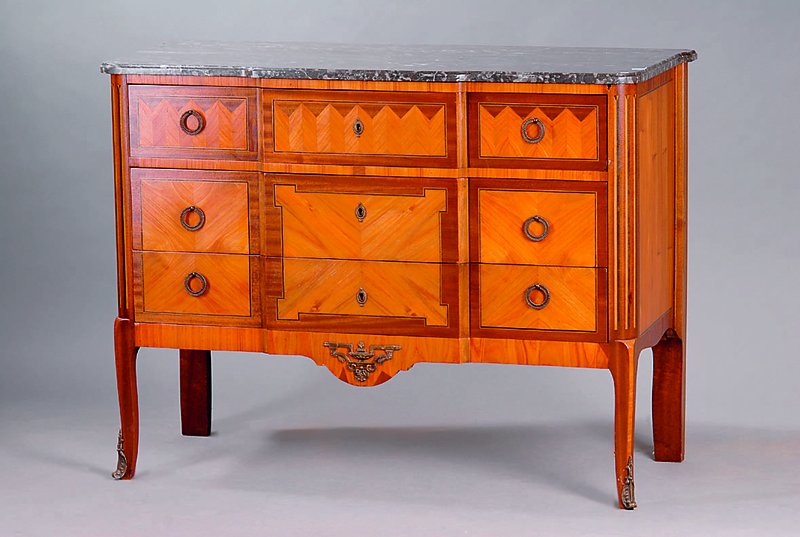 Kommode, Frankreich, um 1880, Korpus HH, Mahagoni/Rosenholzfurnier, Marmorplatte, 3-schübig, allseitig geschweift, Furnier m. geometrisierenden ...