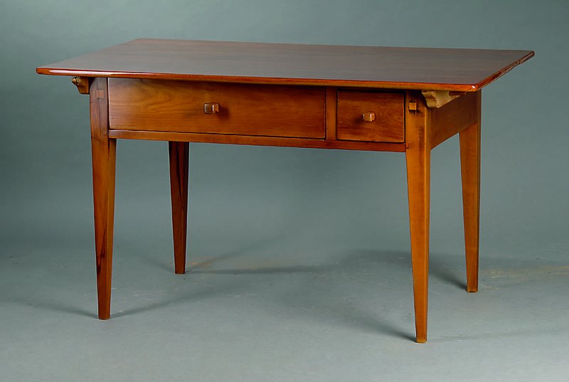 Tisch, deutsch, Pfalz, um 1830, Nußbaum massiv, zwei Schübe in der Zarge, restauriert,ca. 75x130x79cm, Gebr.-Sp.