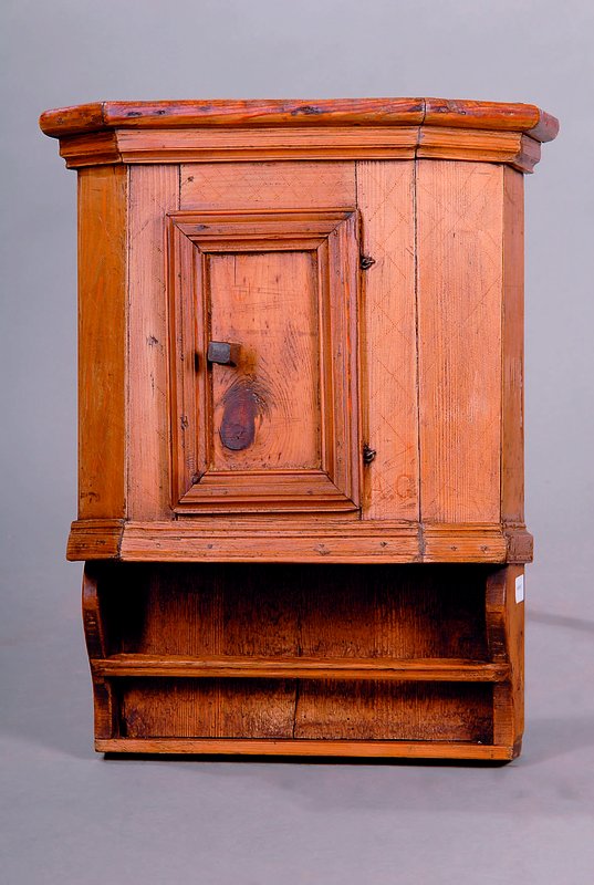 Wandschränkchen, deutsch, Pfalz, um 1780, Eiche massiv, restauriert, ca. 53x37x20cm Gebr.-Sp.