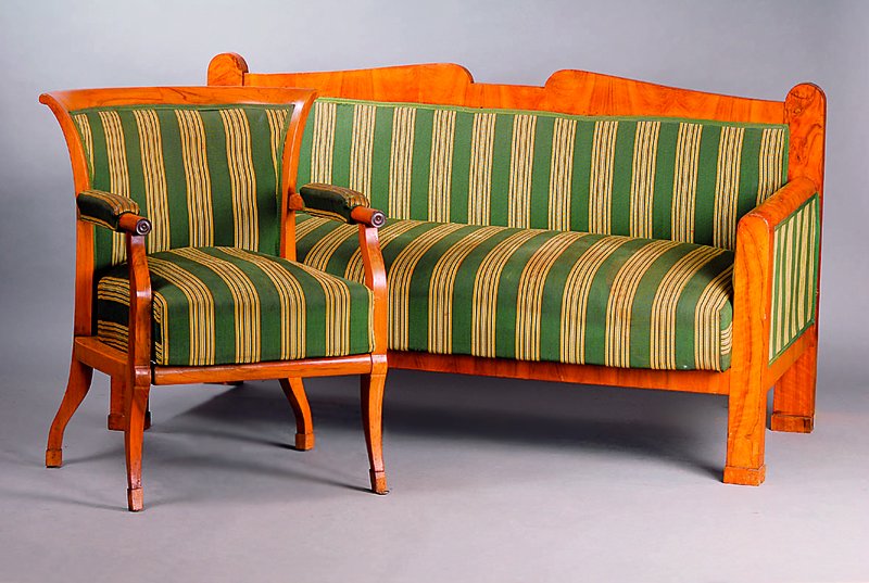 Sitzgruppe, best. aus Sofa und 3 Sessel, deutsch, Couch um 1820, Sessel um 1910, Wurzelnuß, Polsterung und Bezug alt belassen bzw. besch., ...