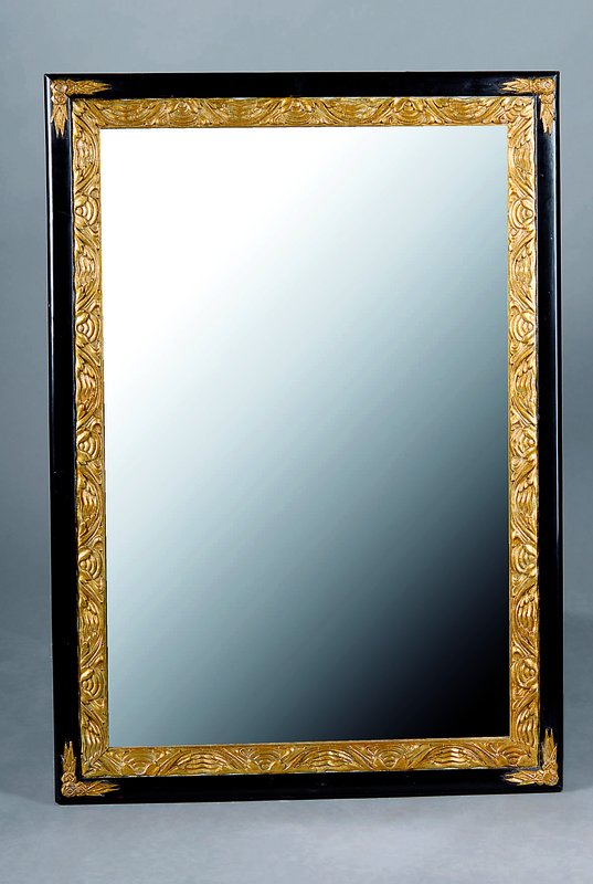 Spiegel, franz.Art-Deco, um 1930, Buche, schwarz u.goldgefasst, st.Gebr.-Sp., alt belassen, ca.95x67cm