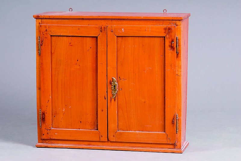 Hängeschränckchen, deutsch, um 1820-30, Kirschbaum, zweitürig, ca. 52x59x18cm, Alters-u.Gebr.-sp.