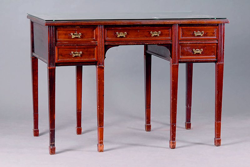 Schreibtisch, England, um 1900, Palisander, mit Glasplatte, 5 Schubladen, Platte m. grünerLedereinlage, diese goldfarben ausgerieben, Beine teils ...