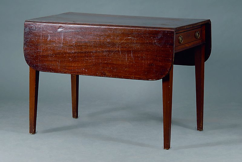 Klapptisch, England, um 1900, Nußbaum/Palisander, beidseitig abklappbar, 1 Schublade, Beine konisch verlaufend, Plattenoberfläche mit st. Gebr.Sp., ...