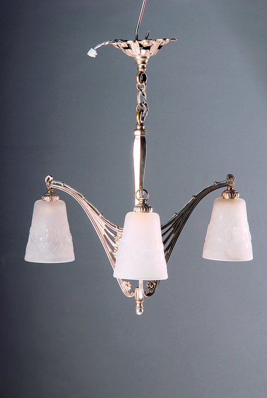 Deckenlampe, Muller Freres, Luneville, 20/30erJahre, drei Glasschirme signiert, H. ca. 60 cm, D. ca. 50 cm