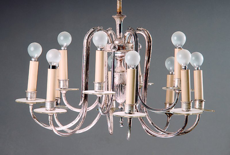 Deckenleuchter, deutsch, Dresden, um 1930, Metall versilbert, 12 Brennstellen in zwei Ebenen, Elektr. nicht geprüft, H. ca. 85cm, D. ca. 65cm