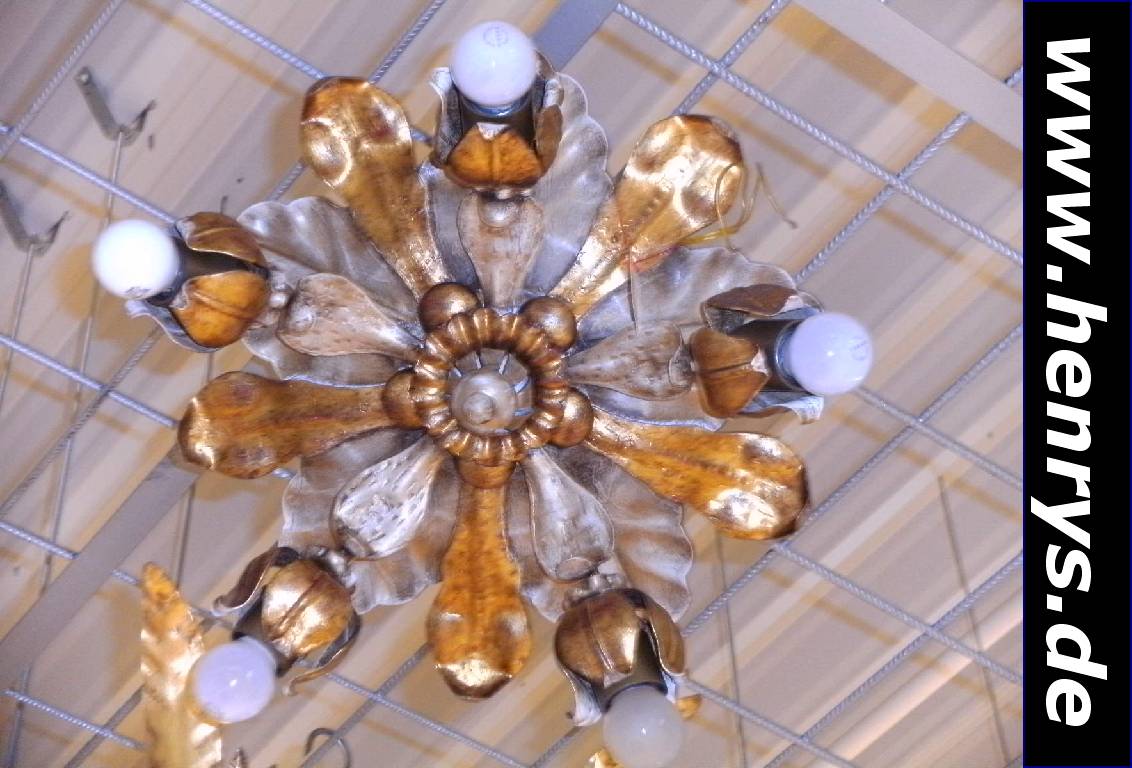 Detail a: Lot zwei Deckenlampen, Italien, ca. 30-40 Jahre alt, Metall vergoldet, mit stil. Blattwerk, Glasgehänge, 6 Brennstellen, H.30/B.67cm; ...