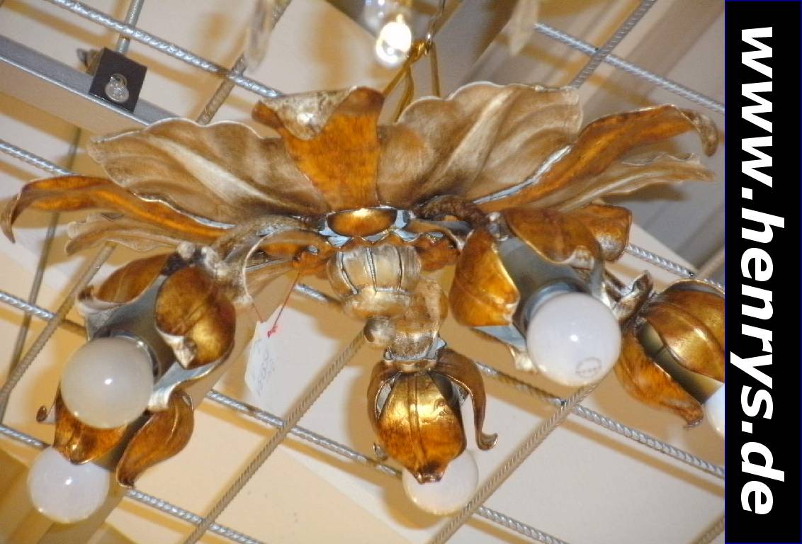 Detail b: Lot zwei Deckenlampen, Italien, ca. 30-40 Jahre alt, Metall vergoldet, mit stil. Blattwerk, Glasgehänge, 6 Brennstellen, H.30/B.67cm; ...