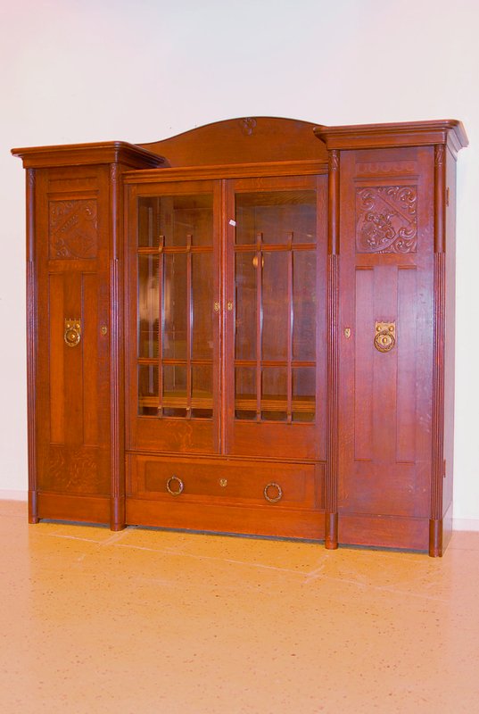 Mehrzweckschrank, Dresden, um 1900, Adelswappen der Familie Graf von Zick, Eiche, reiner Jgendstil, kanneliert, Flachschnitzerei, 3-teilig, 2-türig, ...