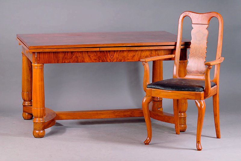 Ausziehtisch mit 2 Armlehnstühlen u. 4 Stühle,deutsch, um 1900, Hersteller: Nic Eckel, Kaiserslautern, eine der renommiertesten Möbelfabriken um ...