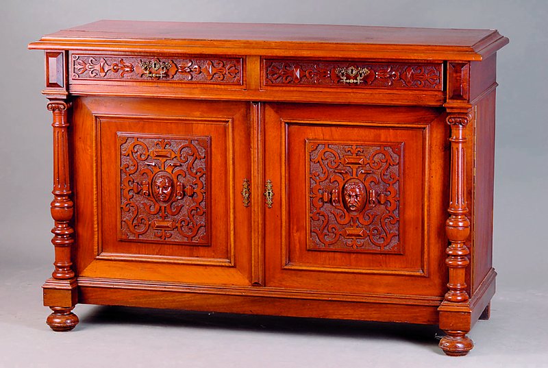 Anrichte, Gründerzeit, um 1880, Nußbaum, 2 -türig, 2-schübig, Säulen gedrechselt u. gerieft, Platte und Fuß vielfach getreppt, Inlets m. ...